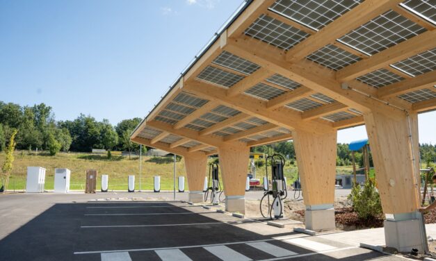 E-Mobilität: Großladepark bei Amstetten eröffnet