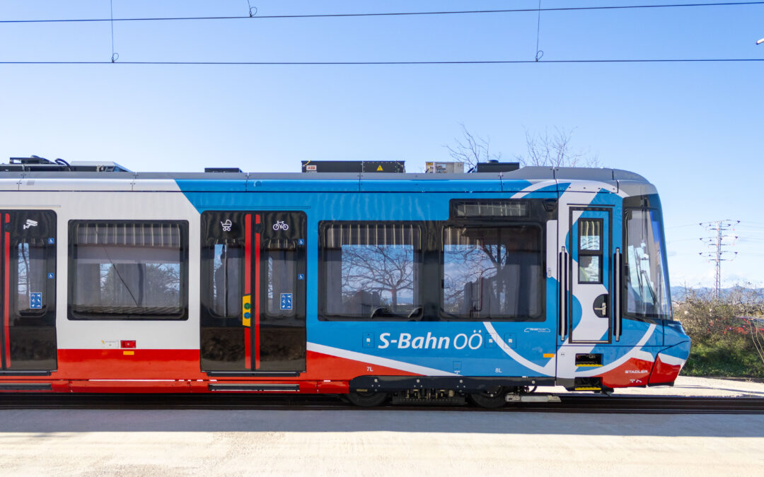 Erstes TramTrain-Fahrzeug für Oberösterreich vorgestellt