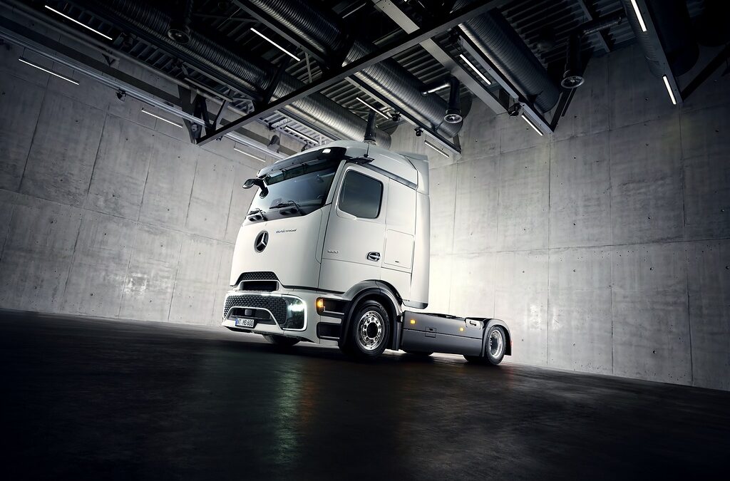 Mercedes-Benz Trucks erweitert E-Lkw-Angebot
