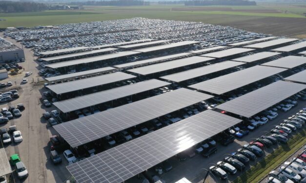Hödlmayr eröffnet größte Carport-PV-Anlage Österreichs