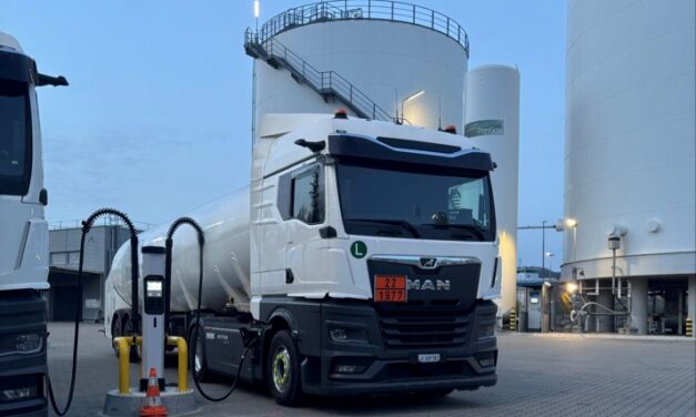 HOYER erweitert E-Lkw-Flotte in der Schweiz