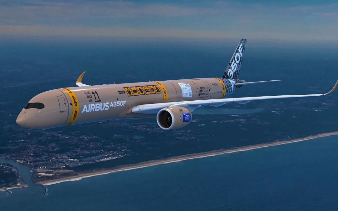 Frachtversion des großen Airbus A350F vor Erstflug