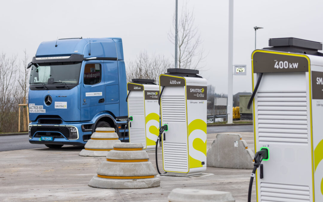 FRYTE und SMATRICS vernetzen E-Lkw-Ladepunkte