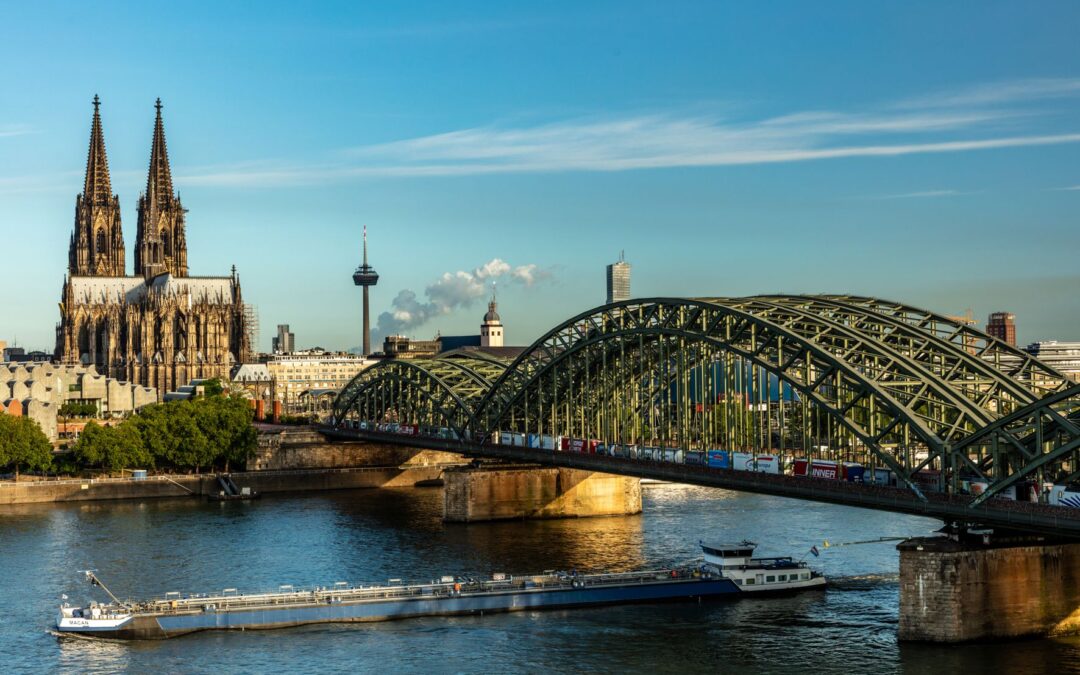 Niedrigwasser am Rhein: Kombiverkehr stockt Züge auf