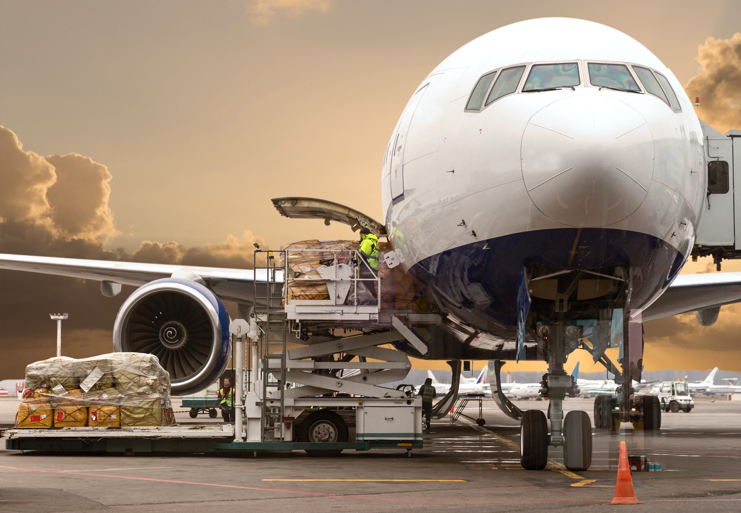 Luftfracht, Cargo, Flugzeug, Flughafen, _308983268_2