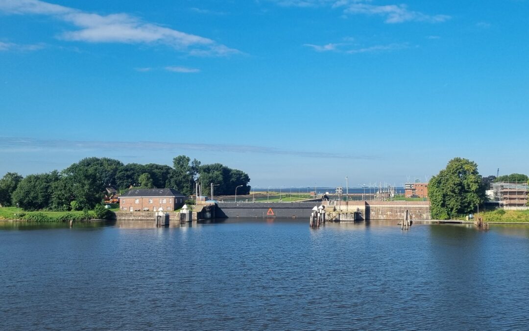 Große Seeschleuse Emden fünf Tage gesperrt