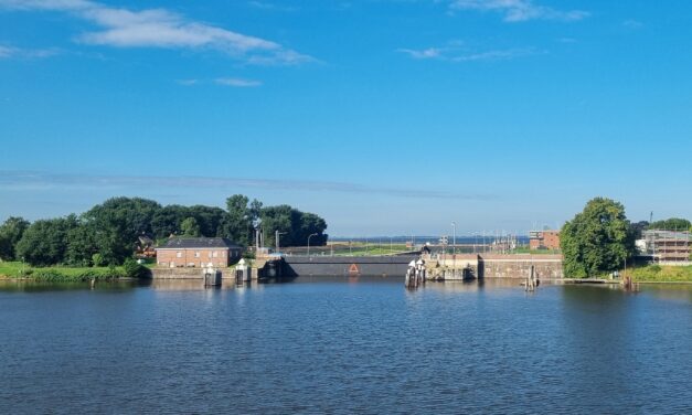 Große Seeschleuse Emden fünf Tage gesperrt