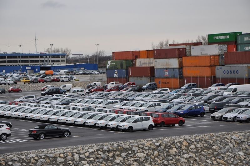 Hafen Wien erweitert Auto-Lagerflächen