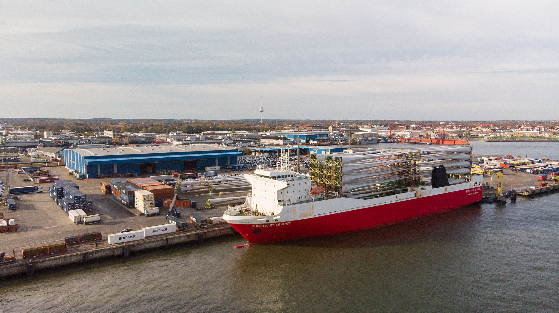 Fotos: Cuxport GmbH