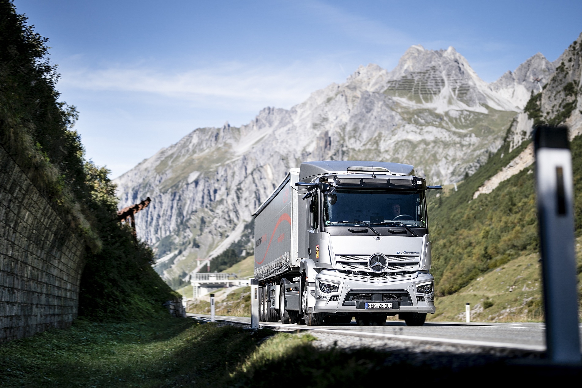 eActros 300 von Mercedes-Benz überquert den Arlbergpass