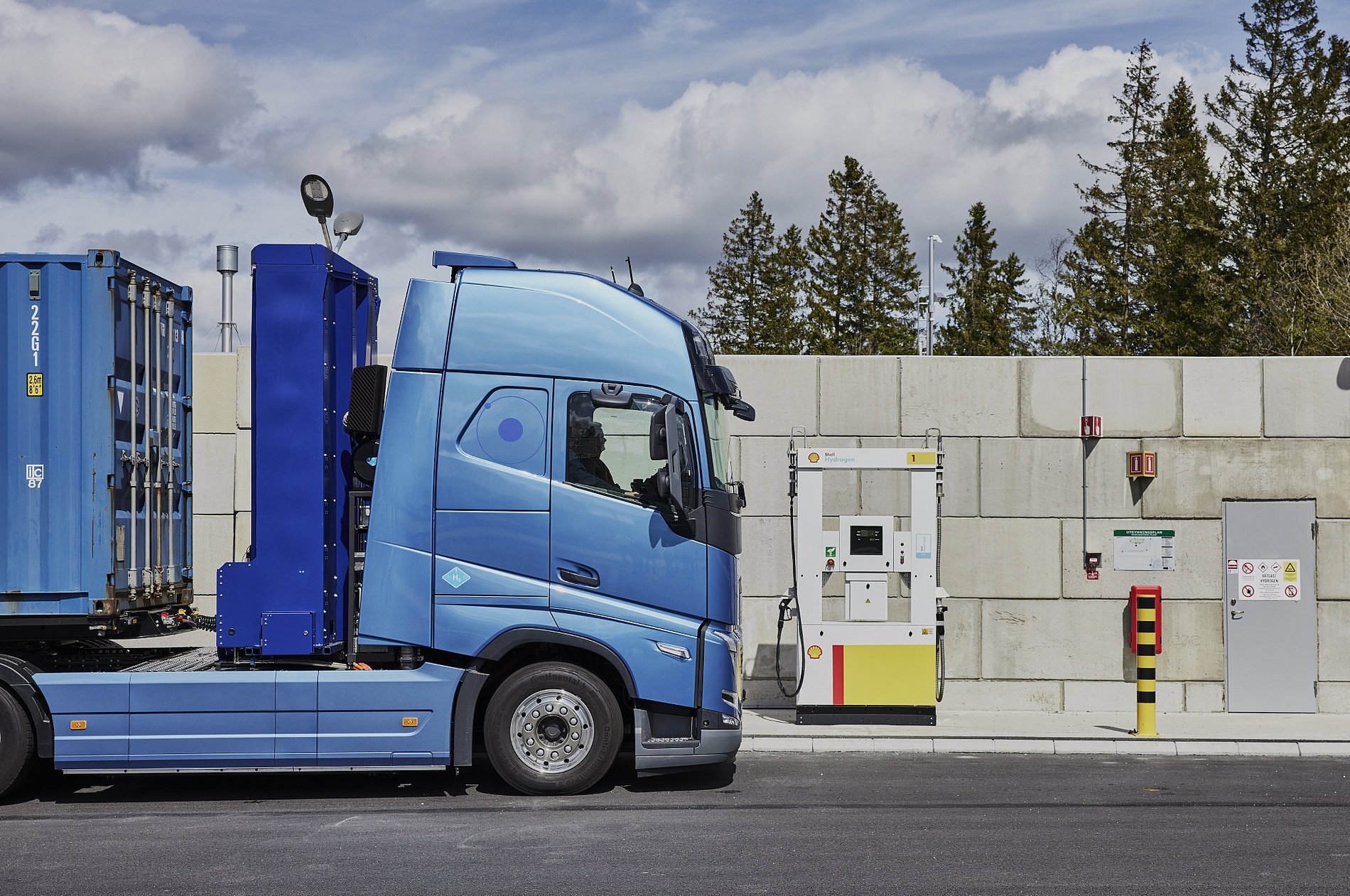 Volvo Trucks beginnt 2025 mit Einsatztests von Brennstoffzellen-Lkw