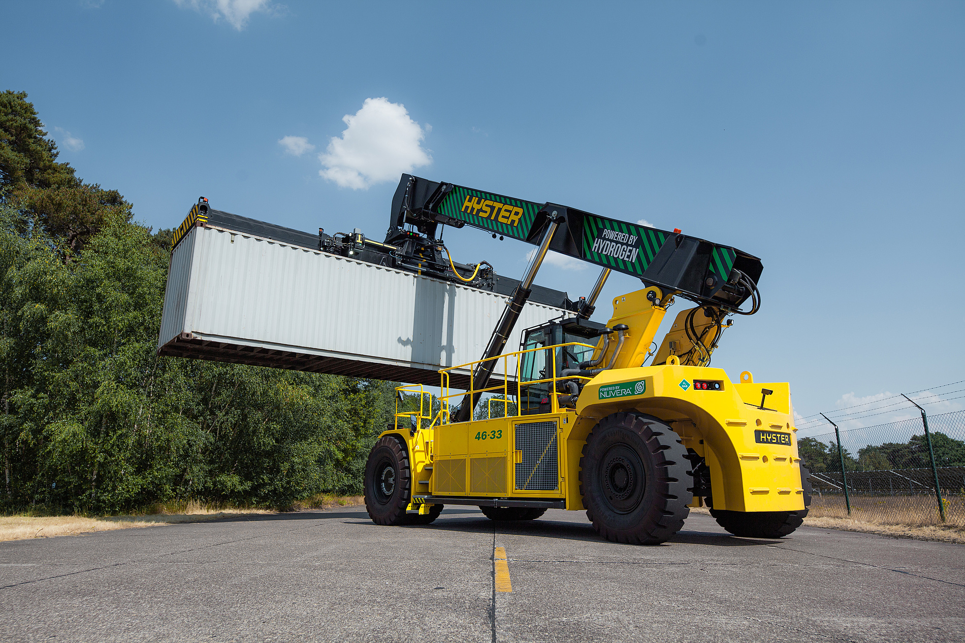 Testlauf für Wasserstoff-ReachStacker von Hyster