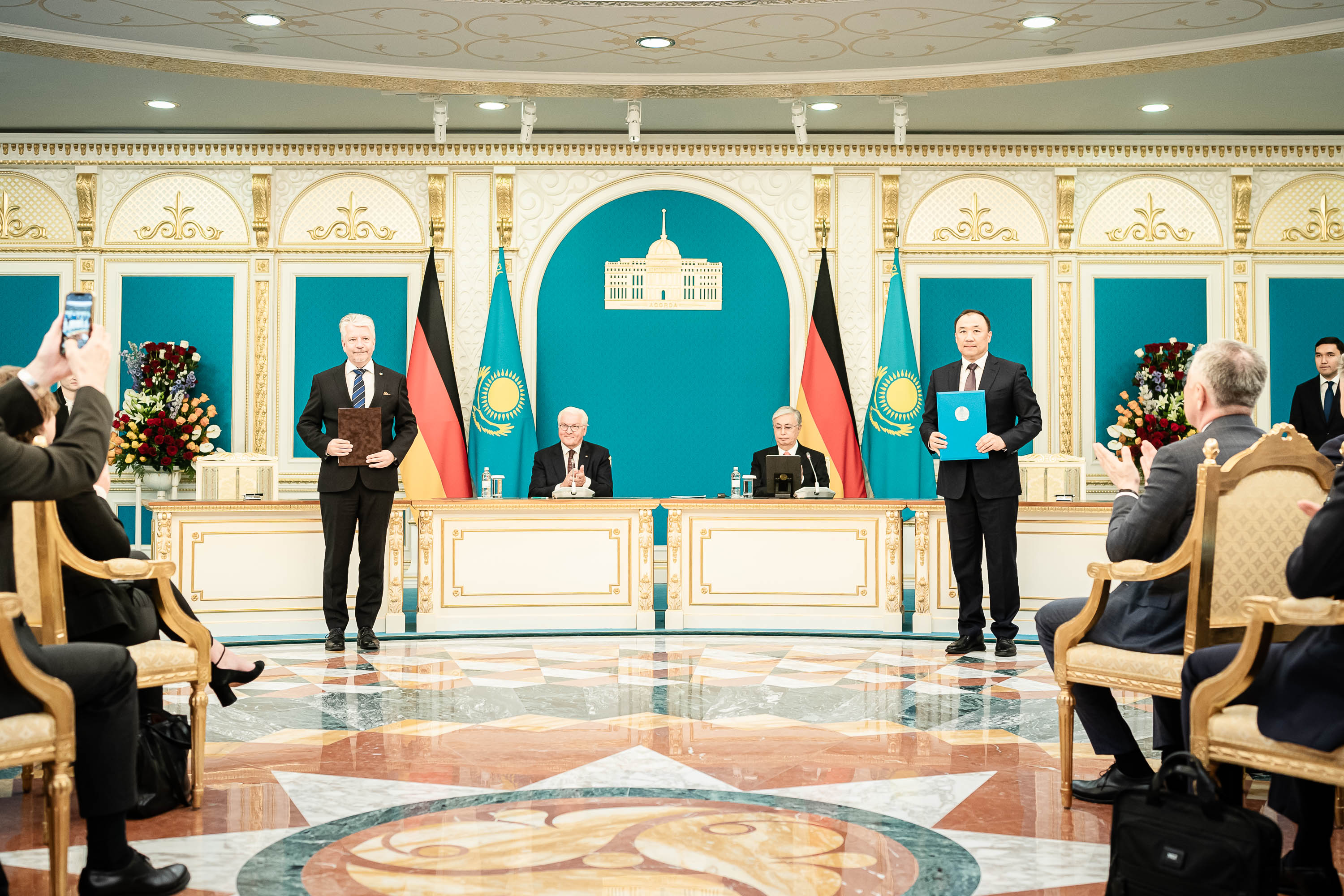 Fotos: Bundesregierung Deutschland / Jesco Denzel