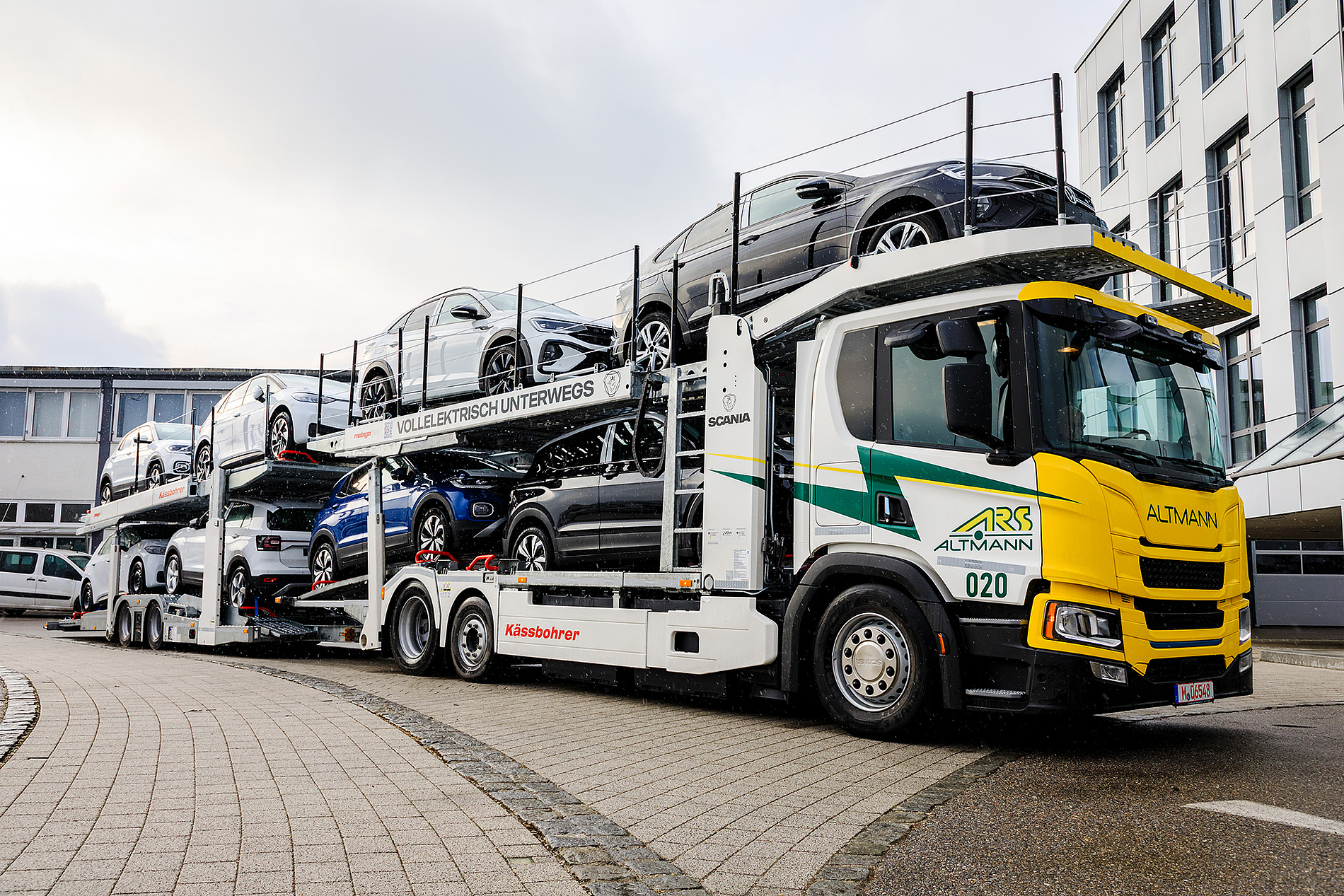 Erster vollelektrischer Standard-Autotransporter im Einsatz