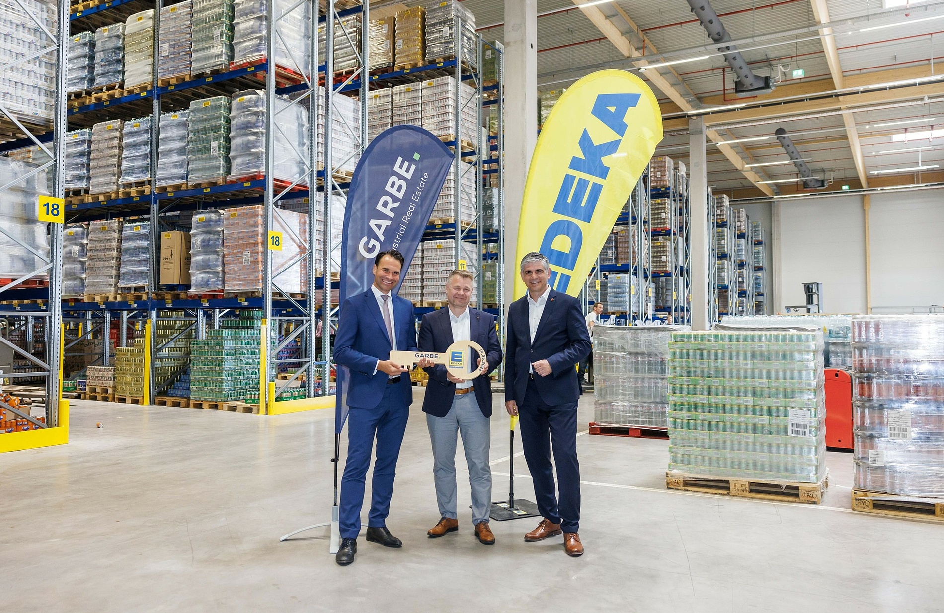 Garbe übergibt Distributionslager an EDEKA