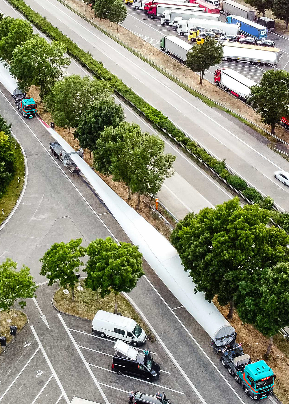 Gruber Logistics bietet Lösung für CO2-arme Schwertransporte