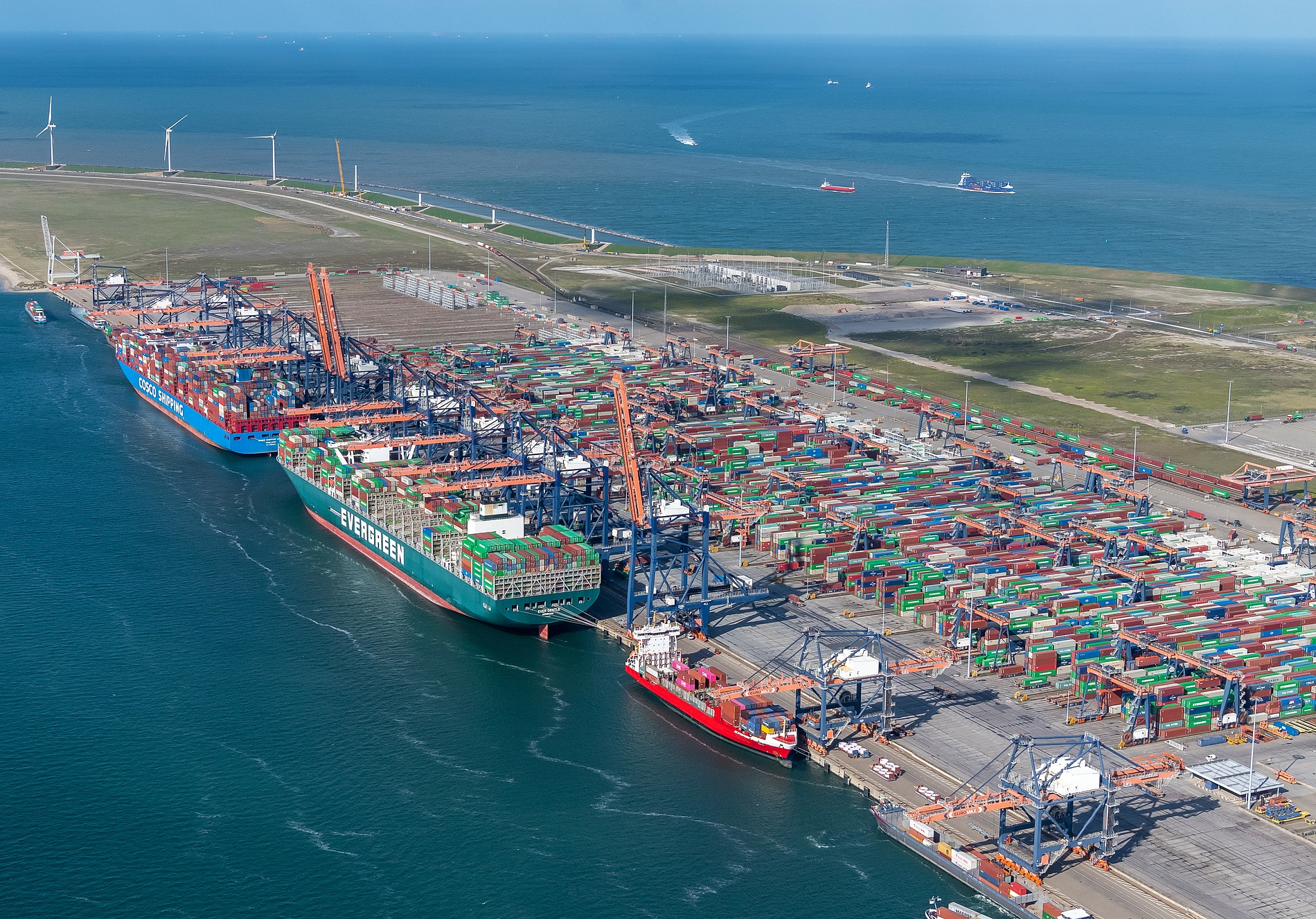 Containerumschlag im Rotterdamer Hafen gestiegen