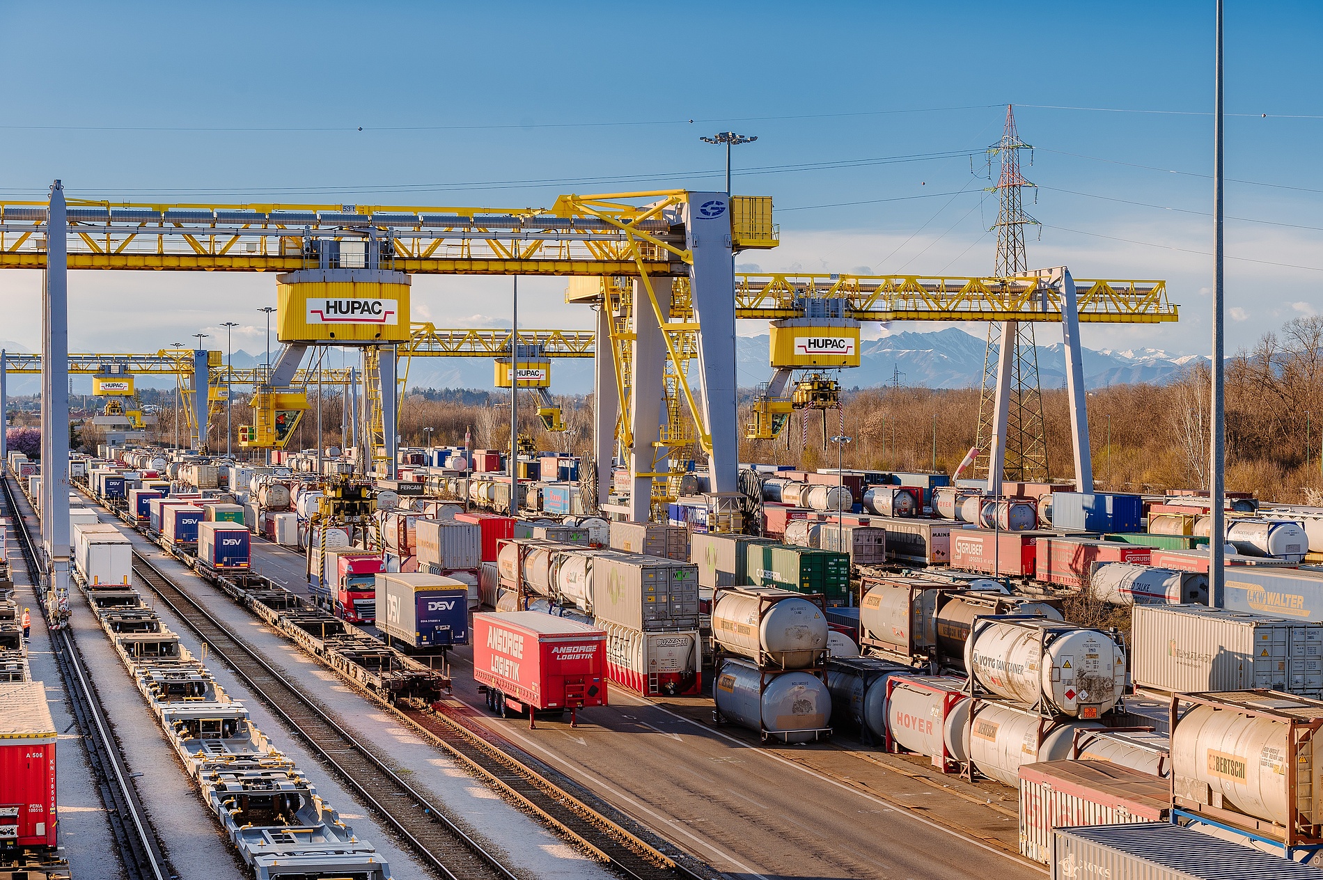 Hupac meistert Herausforderungen und investiert in Terminals und Digitalisierung