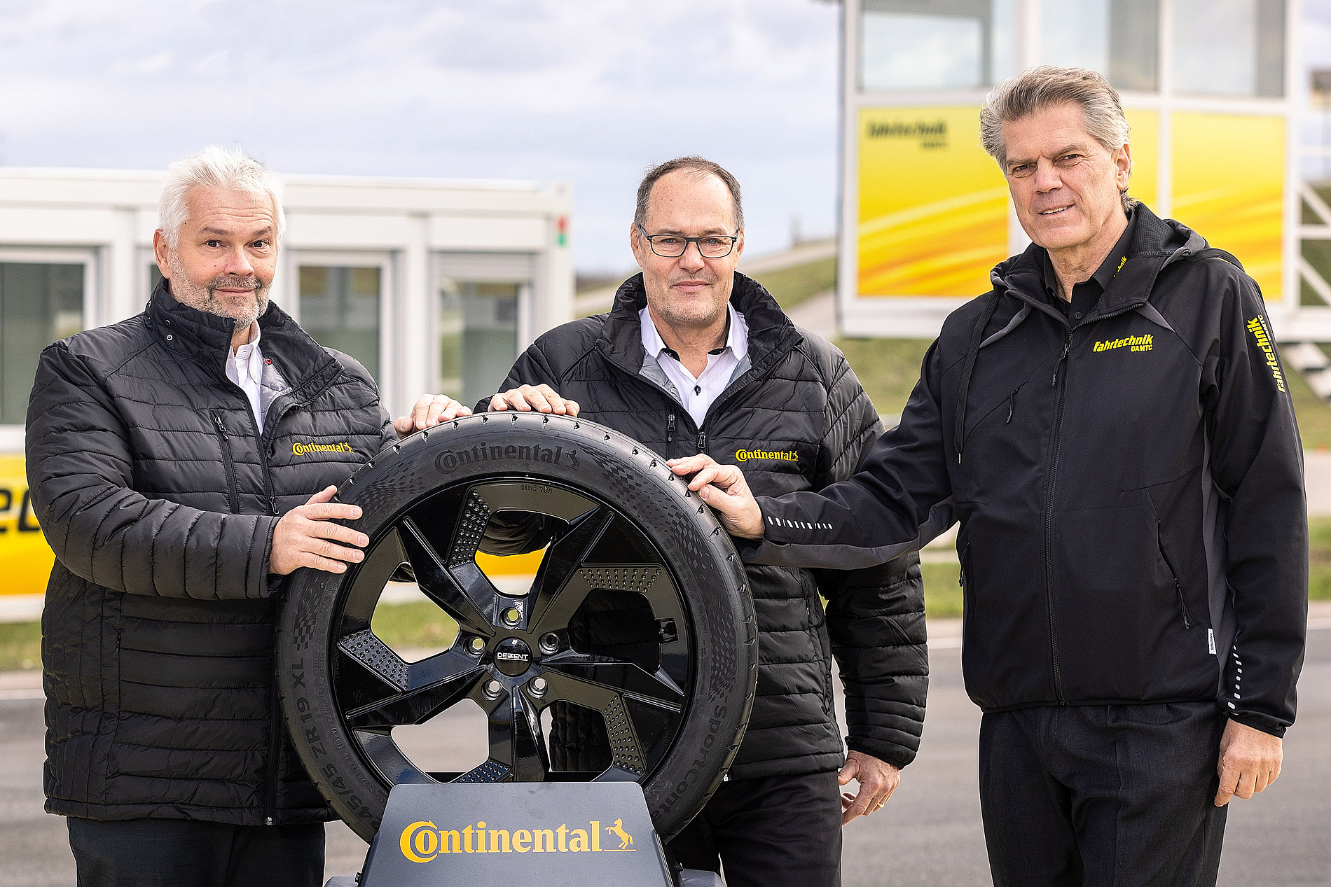 Continental ist neuer Reifenpartner der ÖAMTC Fahrtechnik