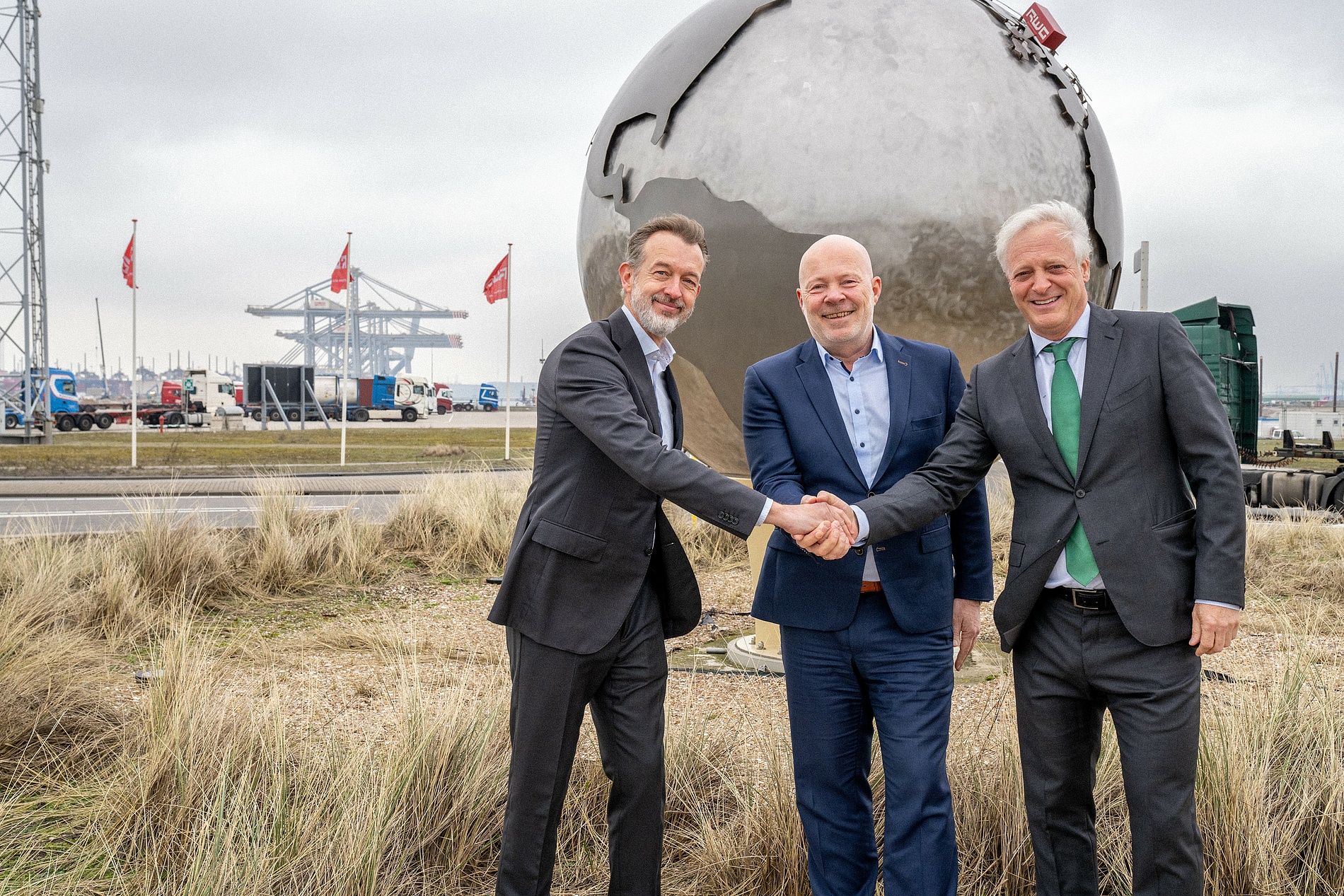 Containerterminal RWG investiert in Landstrom