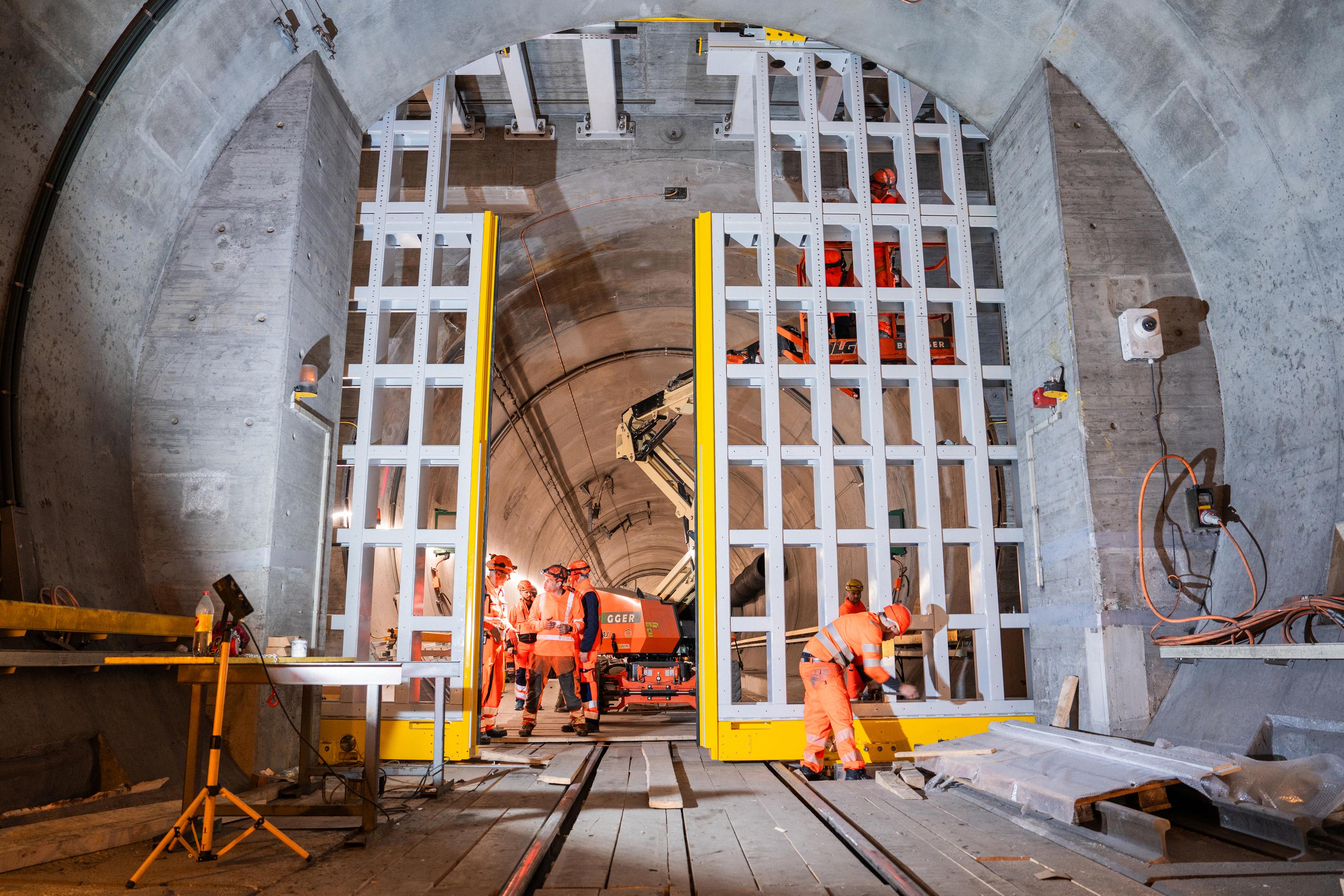 Instandsetzungsarbeiten im Gotthard-Basistunnel auf Kurs