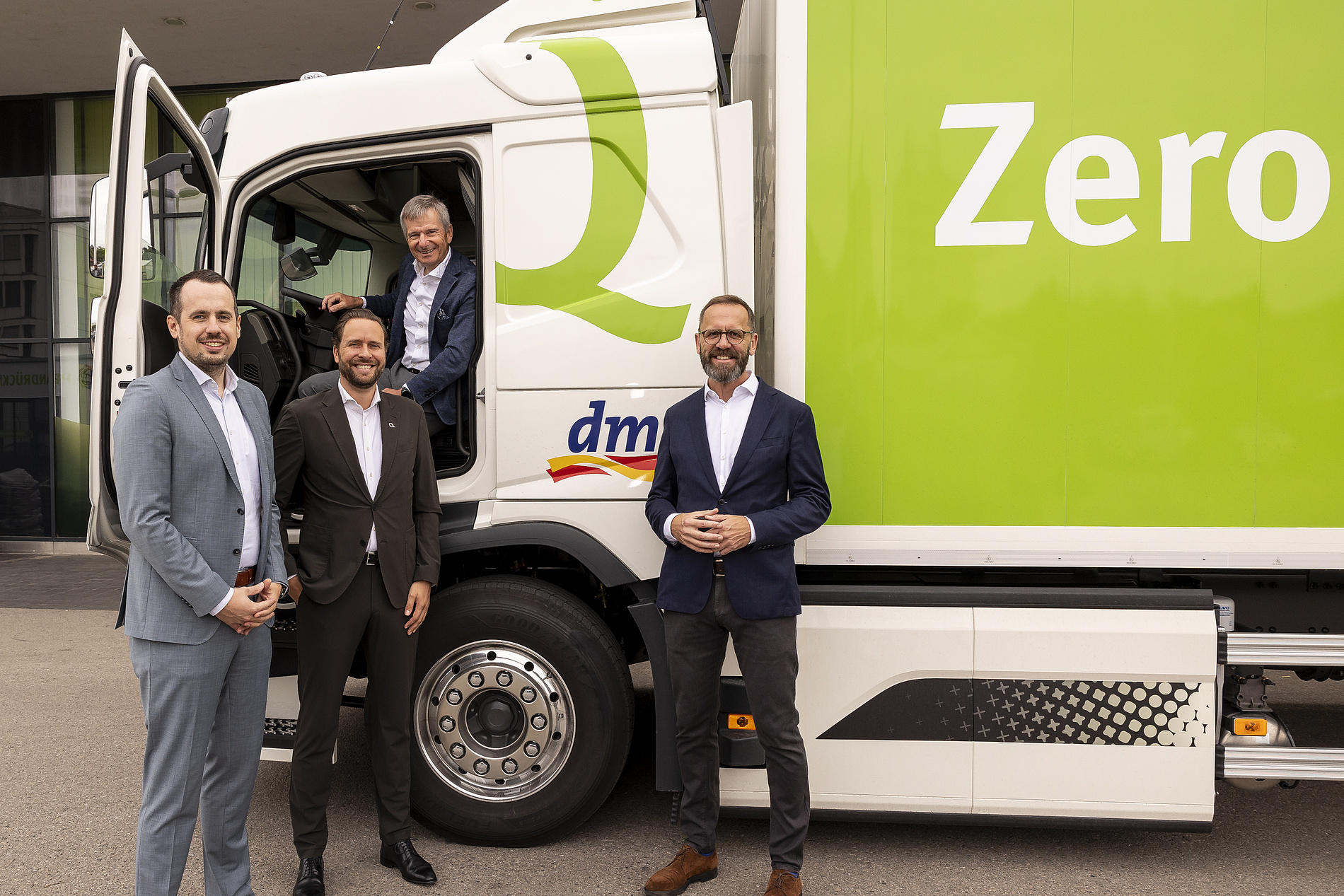 dm will Wiener Filialen CO2-neutral beliefern