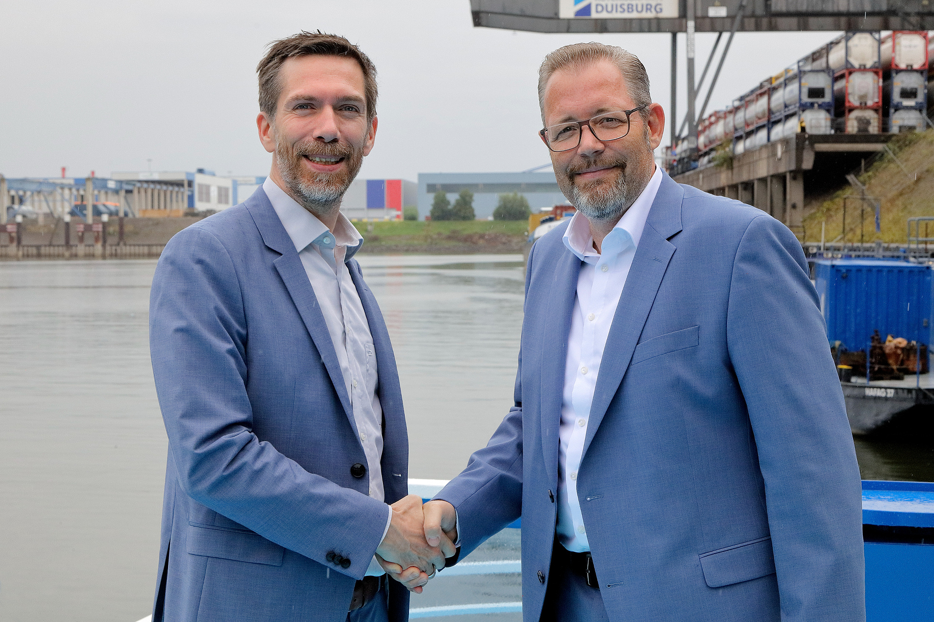 Hafen Hamburg und duisport rücken näher zusammen
