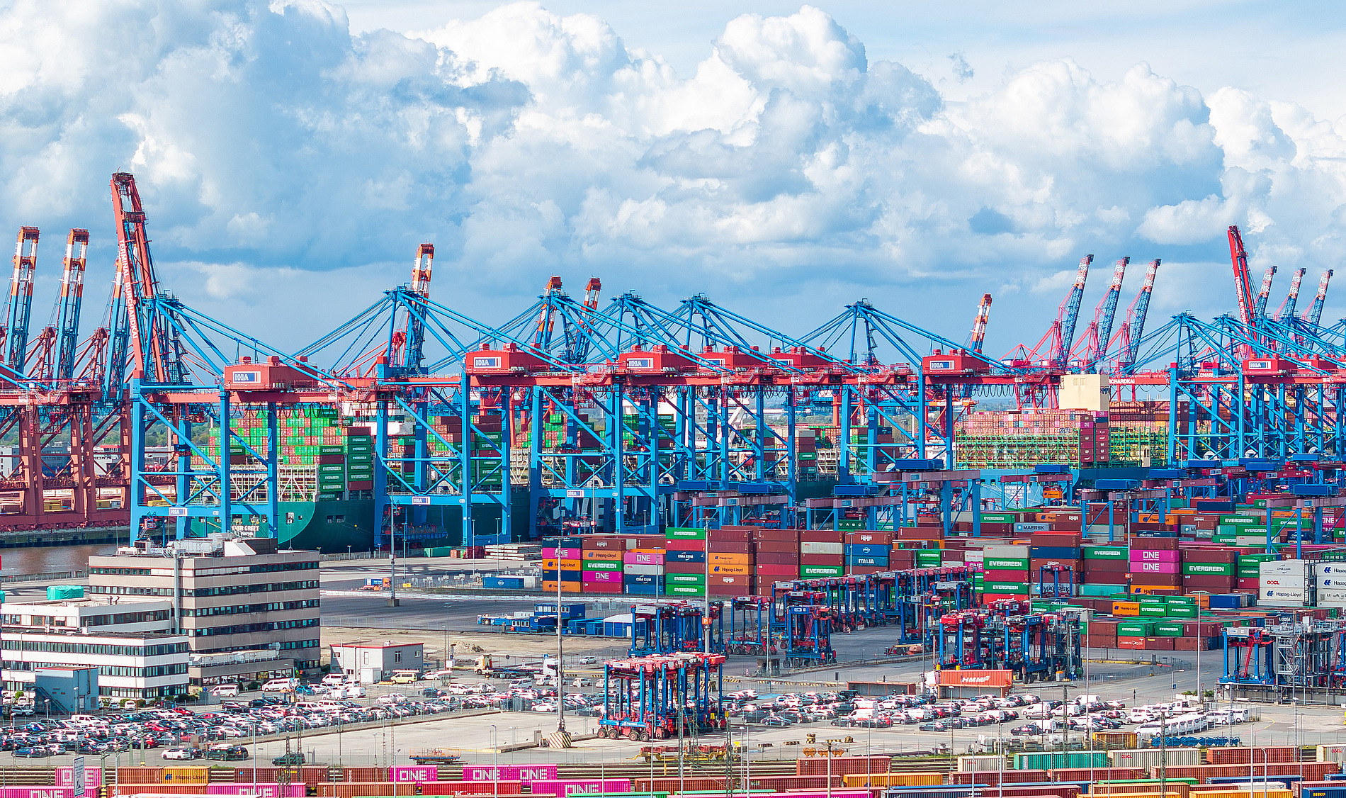 Hamburger Hafen startet mit positiven Signalen ins Jahr